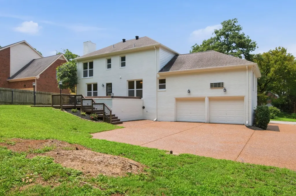 8005 Montcastle Drive Nashville TN 37221