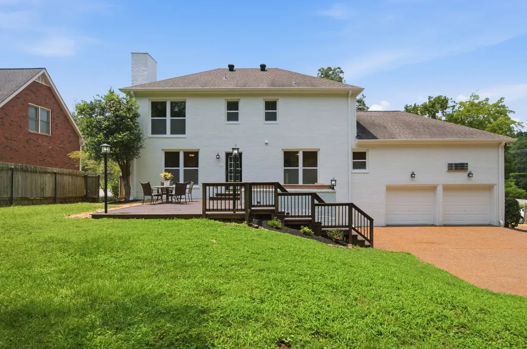 8005 Montcastle Drive Nashville TN 37221