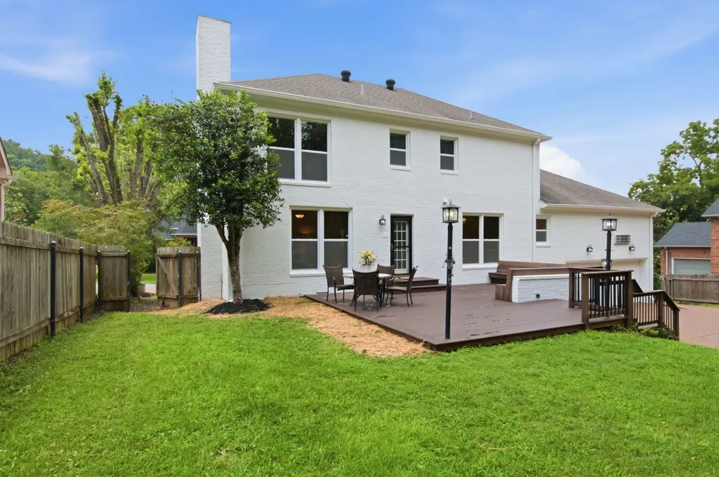 8005 Montcastle Drive Nashville TN 37221