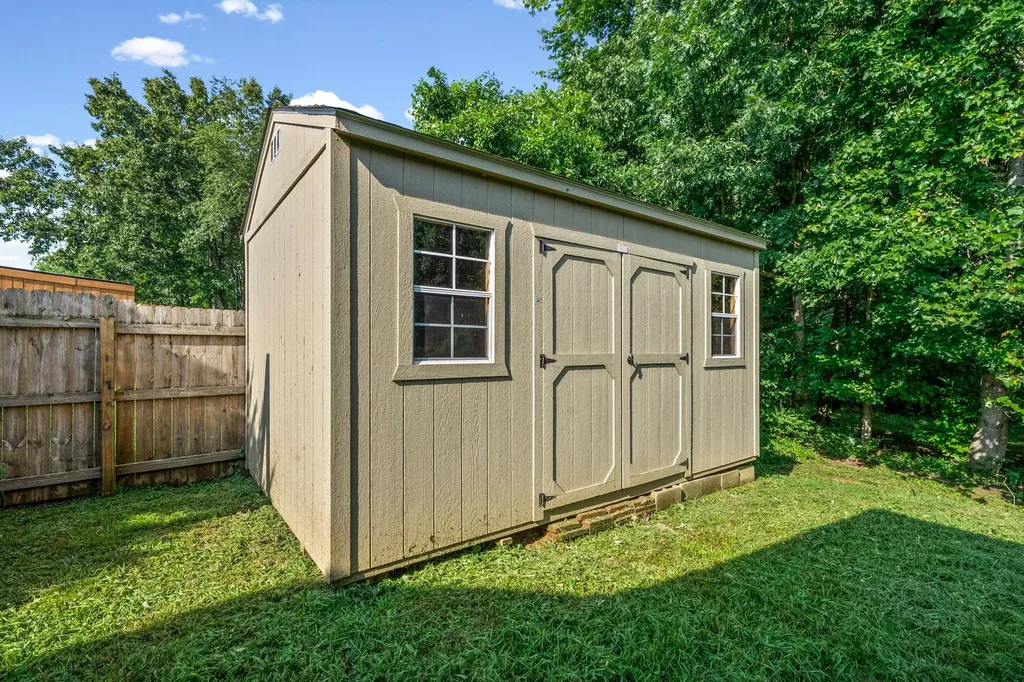1176 Freedom Drive Clarksville TN 37042