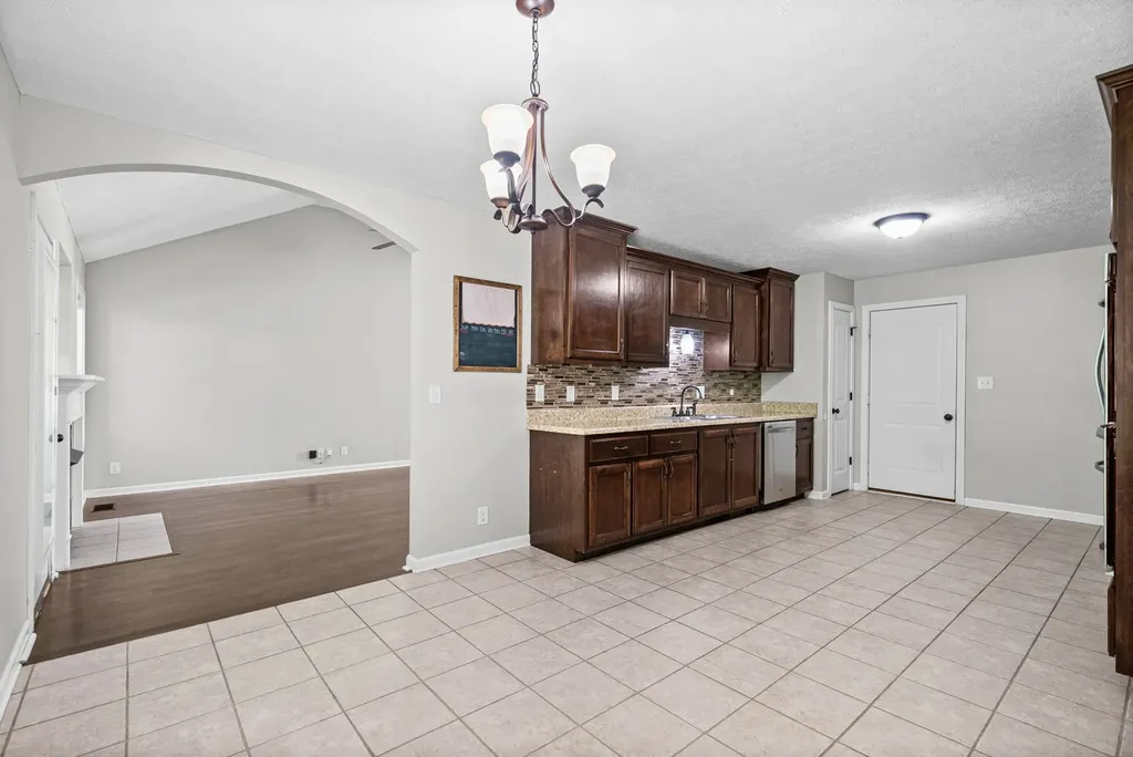 1176 Freedom Drive Clarksville TN 37042