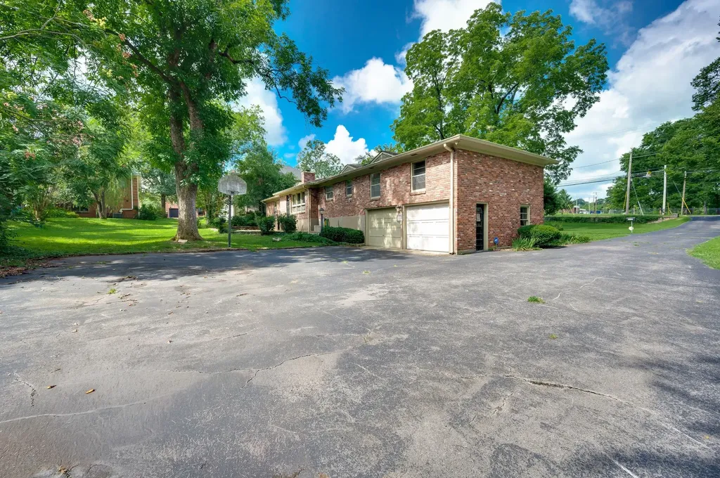 4422 Granny White Pike Nashville TN 37204