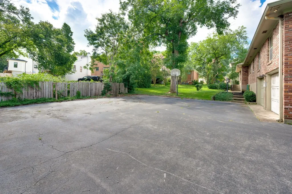 4422 Granny White Pike Nashville TN 37204