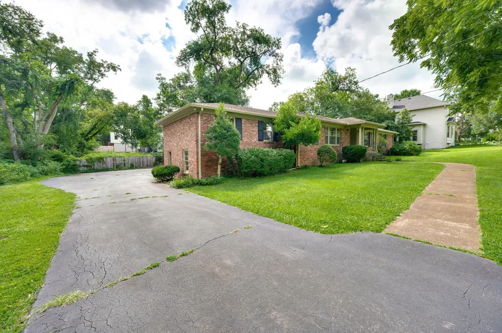 4422 Granny White Pike Nashville TN 37204