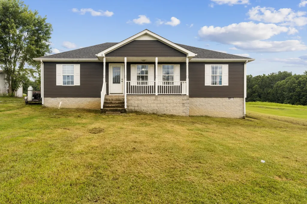 890 Akersville Road Lafayette TN 37083