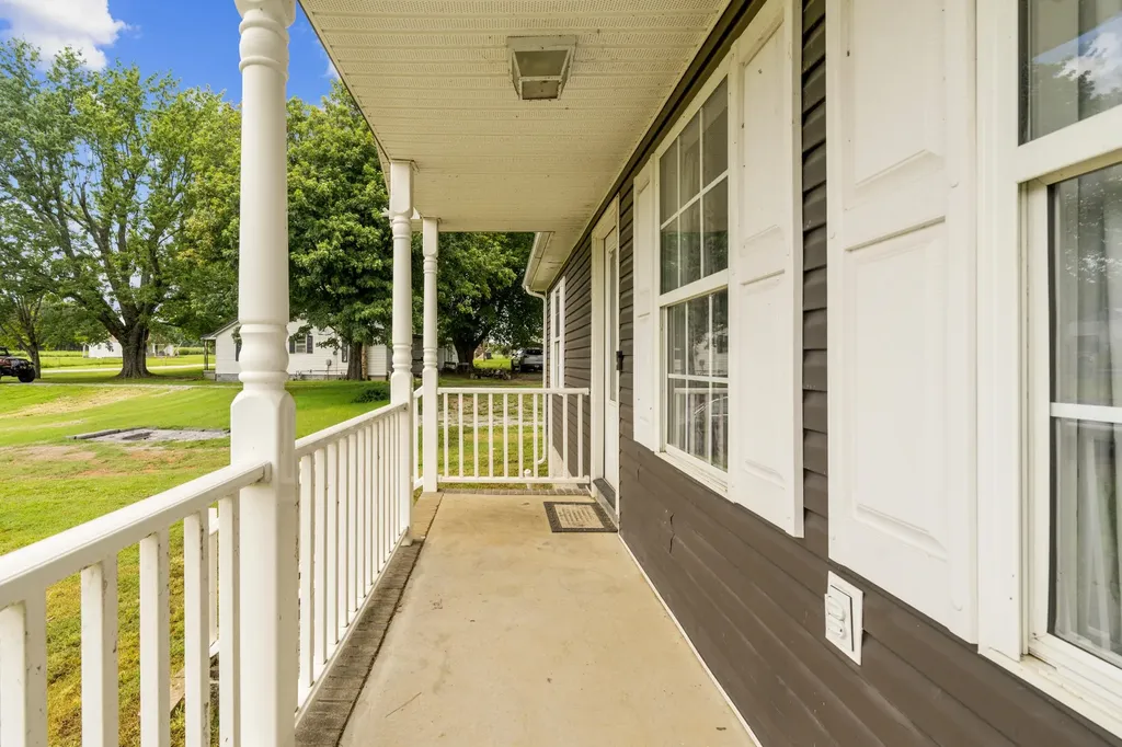 890 Akersville Road Lafayette TN 37083