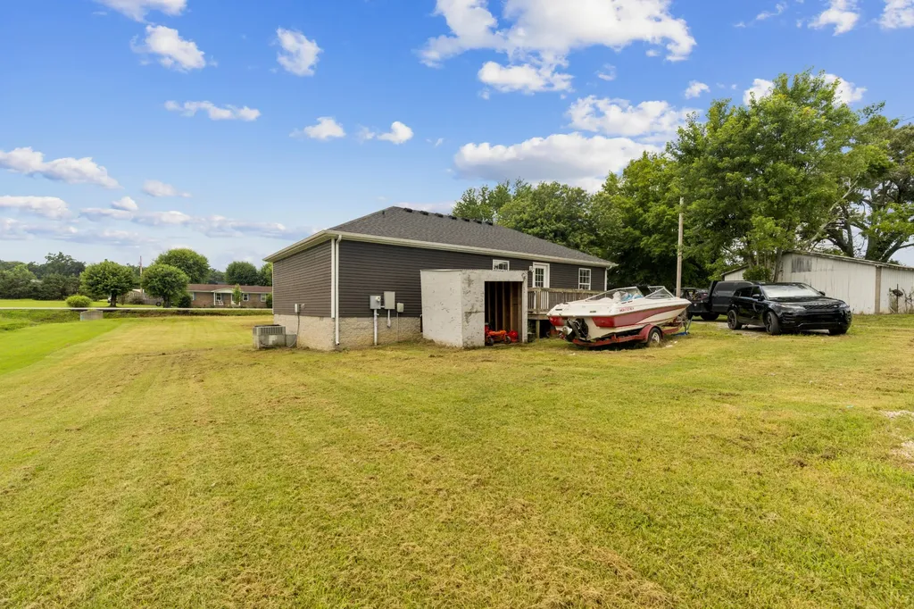 890 Akersville Road Lafayette TN 37083