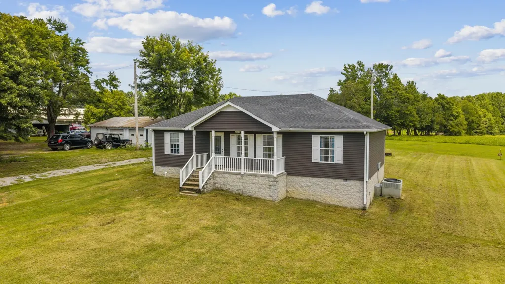 890 Akersville Road Lafayette TN 37083
