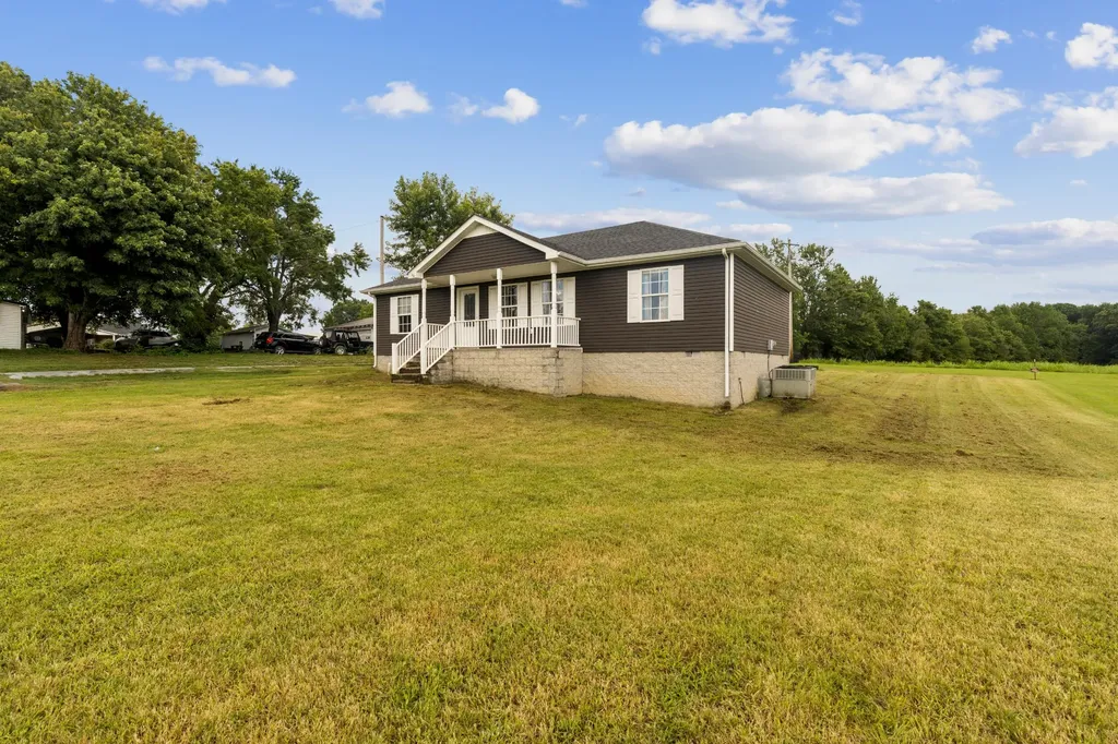 890 Akersville Road Lafayette TN 37083