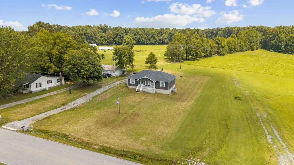 890 Akersville Road Lafayette TN 37083