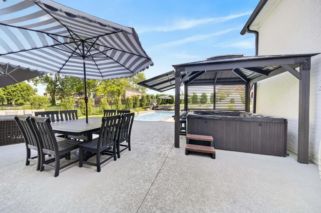 305 Fannis Circle Gallatin TN 37066