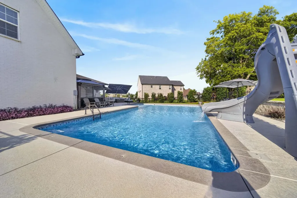 305 Fannis Circle Gallatin TN 37066