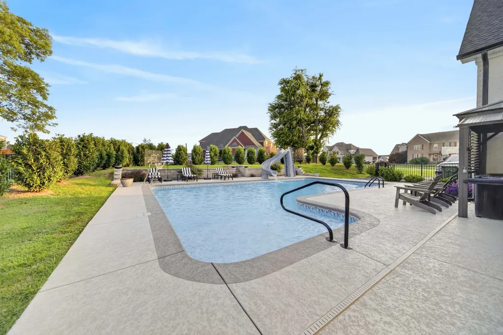 305 Fannis Circle Gallatin TN 37066
