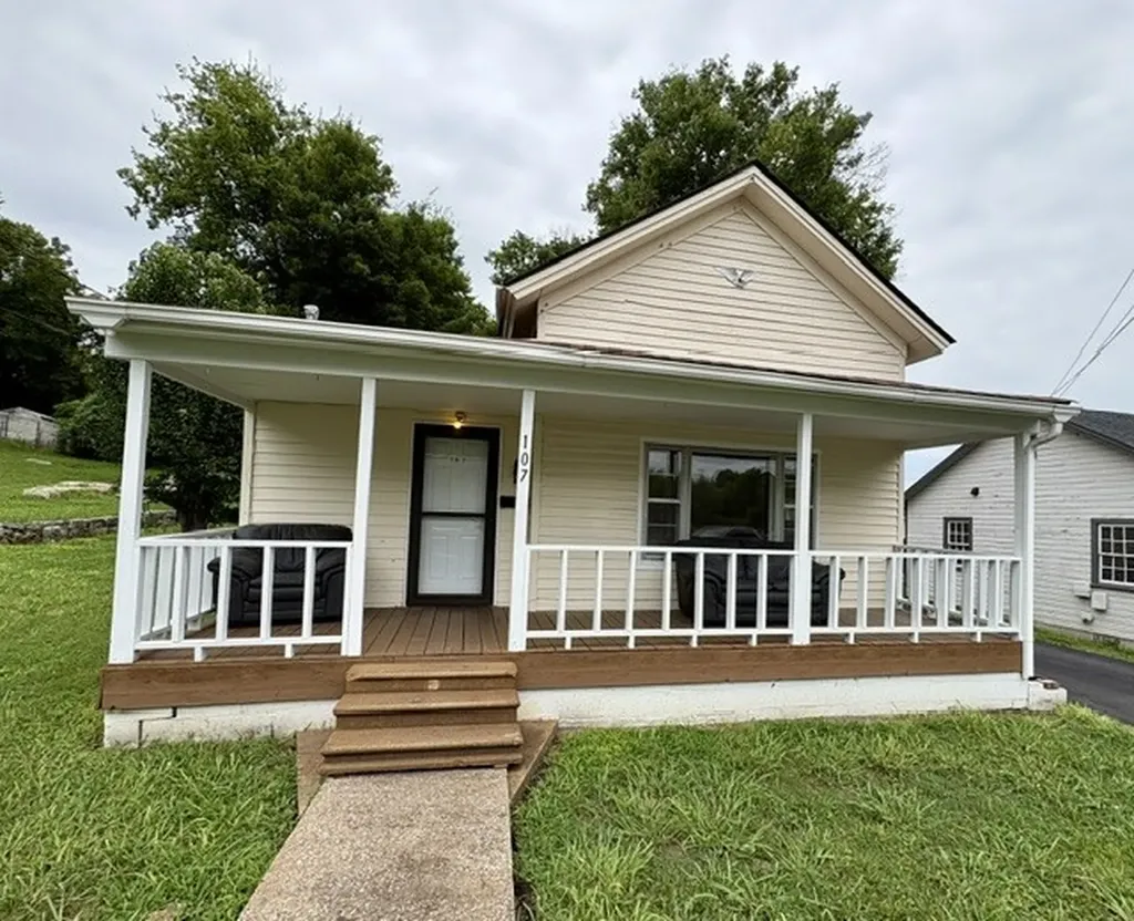107 E 13th Street Columbia TN 38401