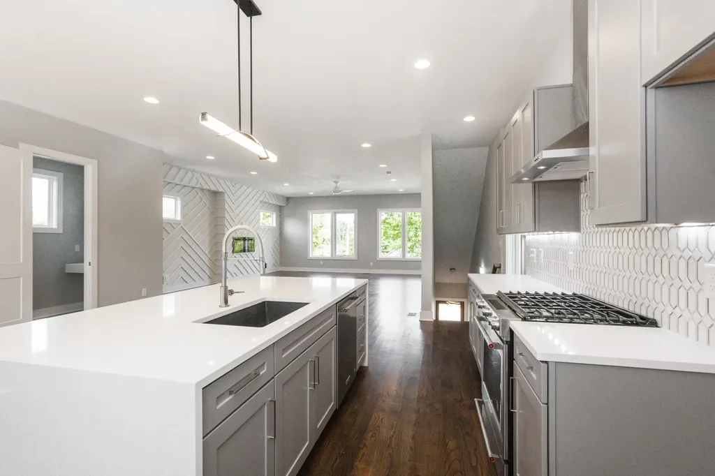 525B 31st Ave, N Nashville TN 37209