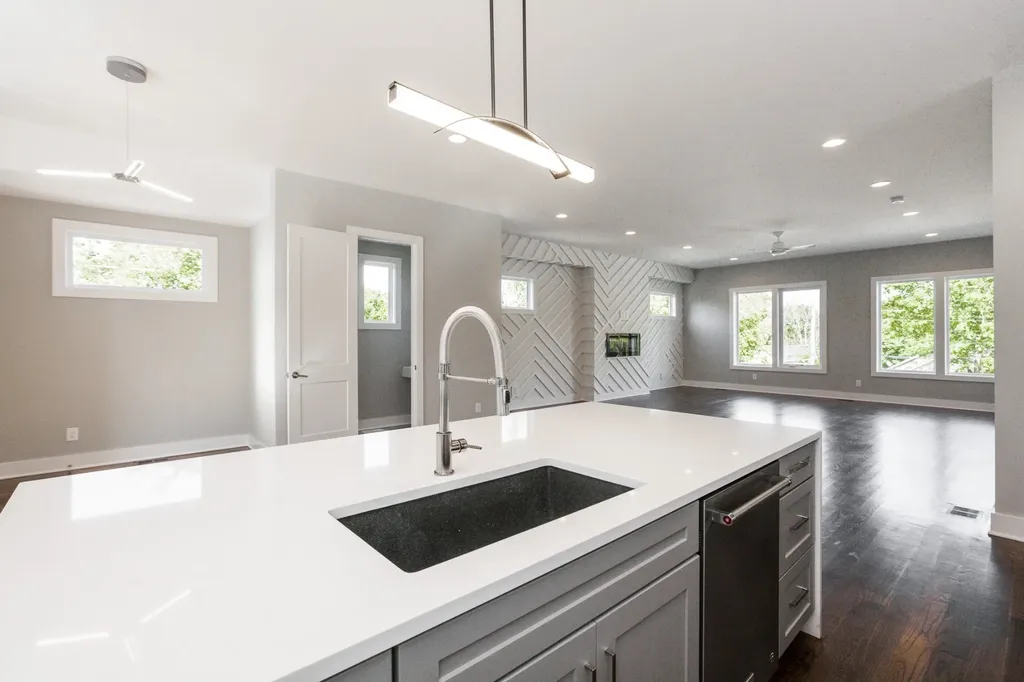525B 31st Ave, N Nashville TN 37209