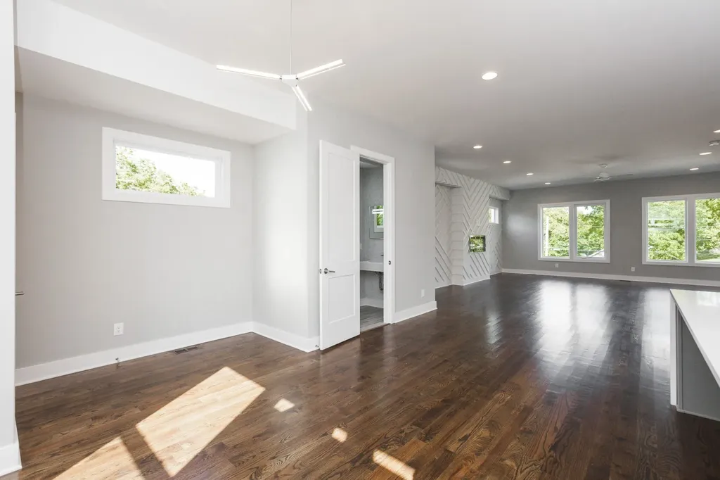 525B 31st Ave, N Nashville TN 37209