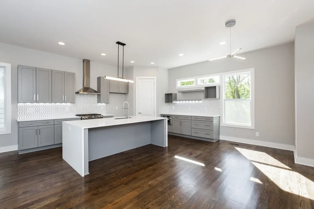 525B 31st Ave, N Nashville TN 37209