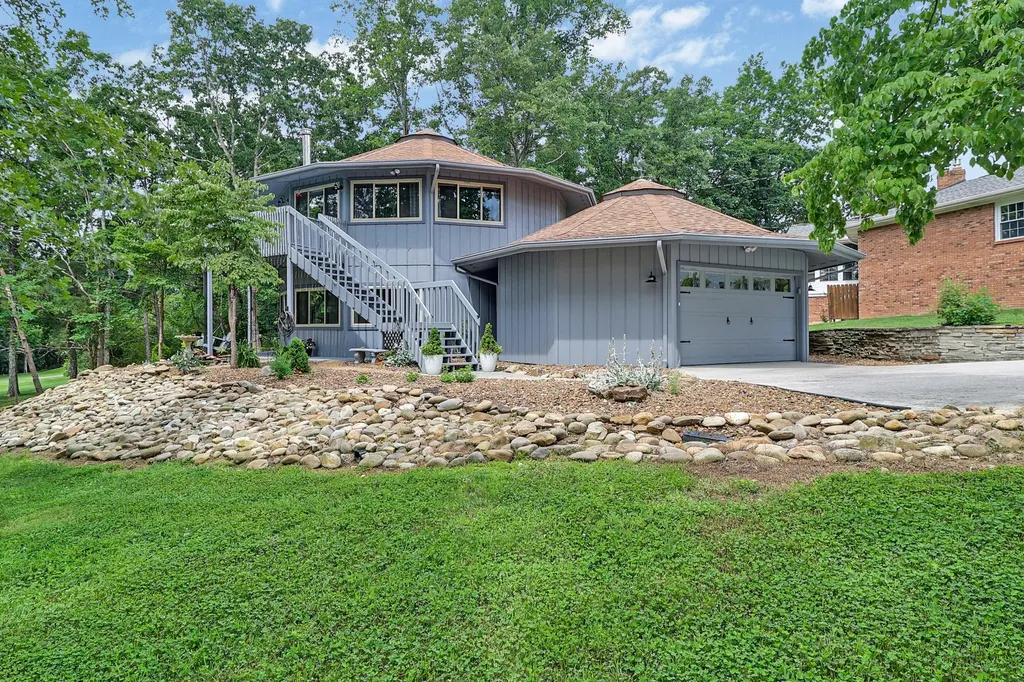 29 Sugarbush Lane Crossville TN 38558
