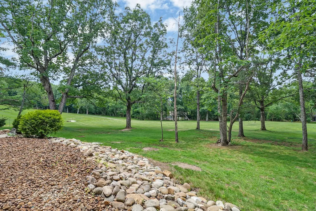 29 Sugarbush Lane Crossville TN 38558