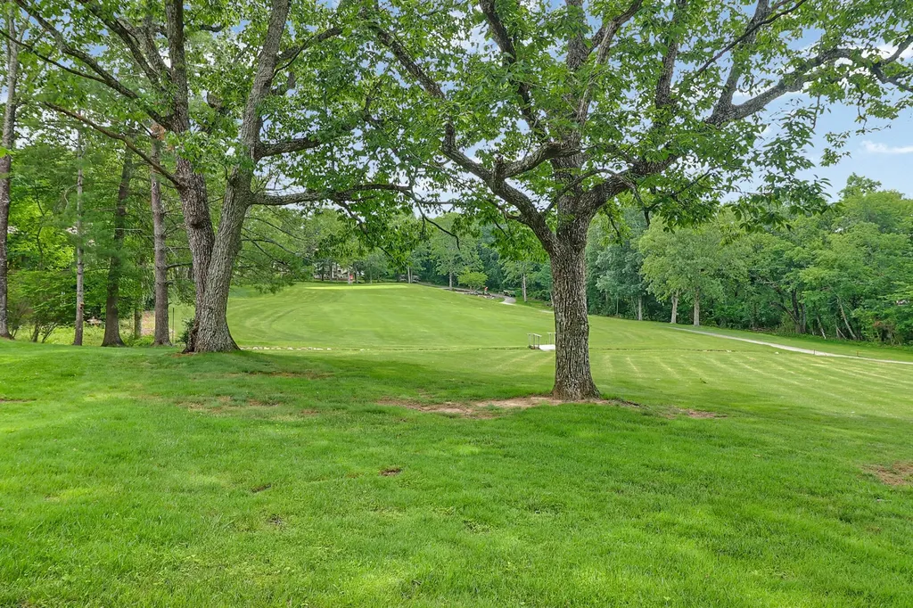 29 Sugarbush Lane Crossville TN 38558