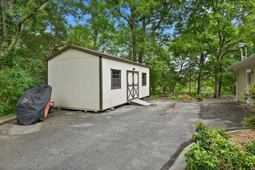 615 Narrows Road Shelbyville TN 37160