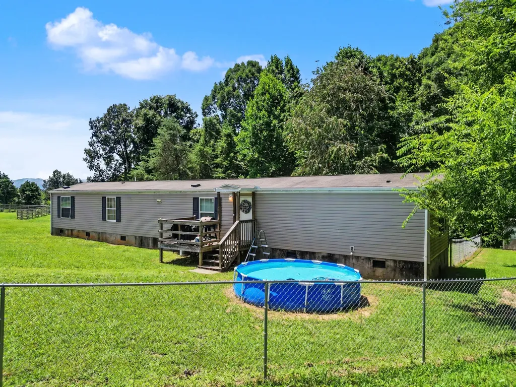 330 Oak Leaf Circle Maryville TN 37804