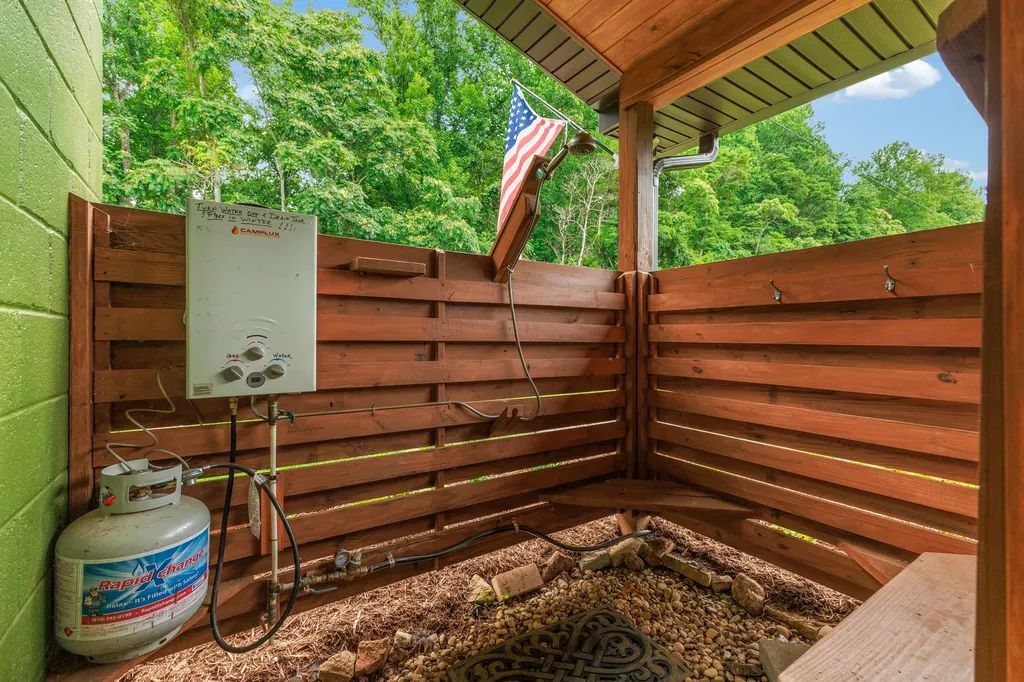 4895 Webbs Camp Road Walling TN 38587