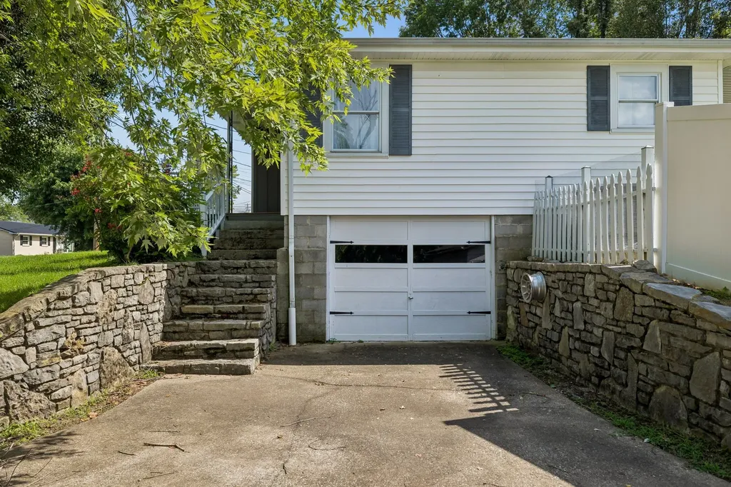 119 Hogan Road Gordonsville TN 38563