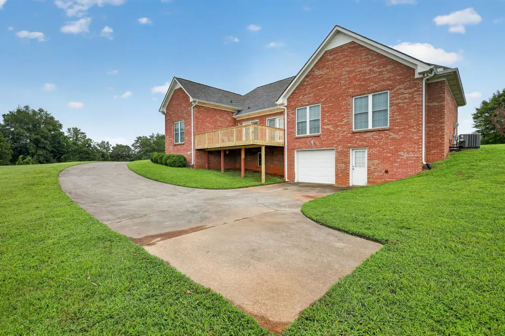 3000 Surrey Ridge Road Clarksville TN 37043