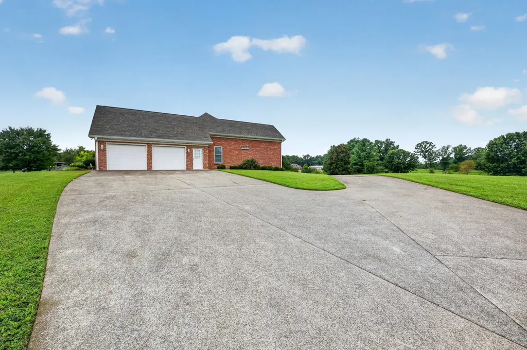 3000 Surrey Ridge Road Clarksville TN 37043