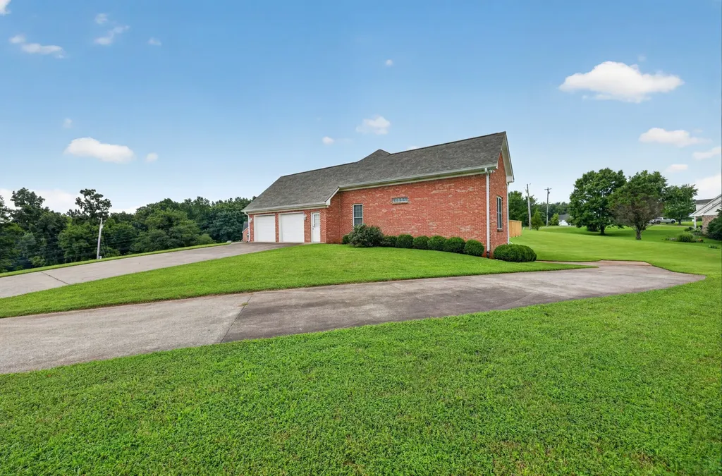 3000 Surrey Ridge Road Clarksville TN 37043