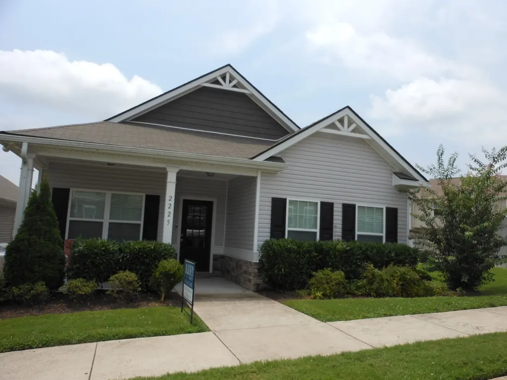 2225 Silverton Drive Nashville TN 37207