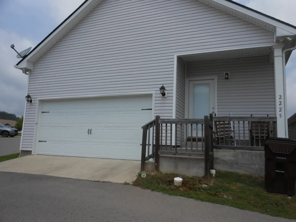 2225 Silverton Drive Nashville TN 37207