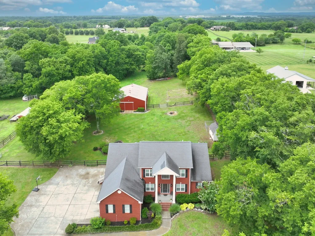 107 Greenfield Lane Castalian Springs TN 37031