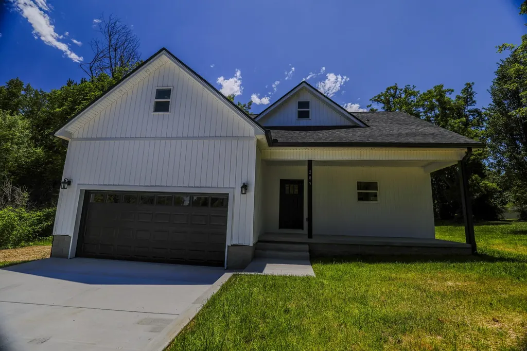 205 W Minnie Avenue Monterey TN 38574