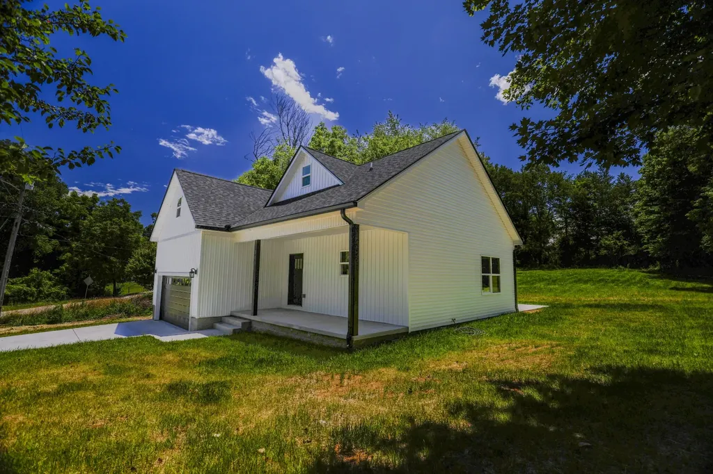 205 W Minnie Avenue Monterey TN 38574