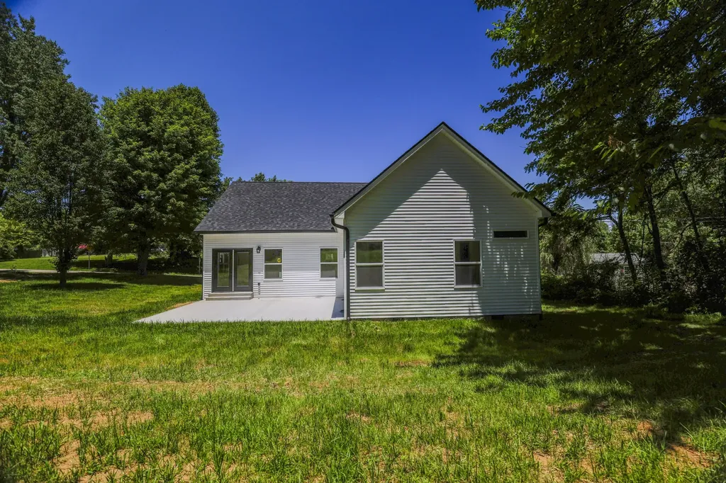 205 W Minnie Avenue Monterey TN 38574