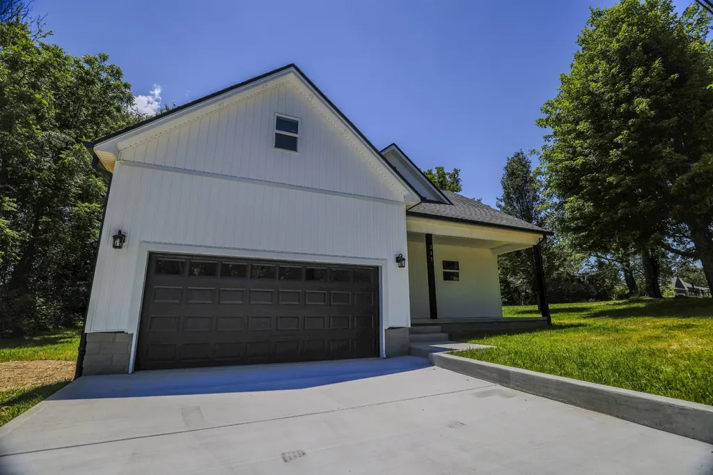 205 W Minnie Avenue Monterey TN 38574