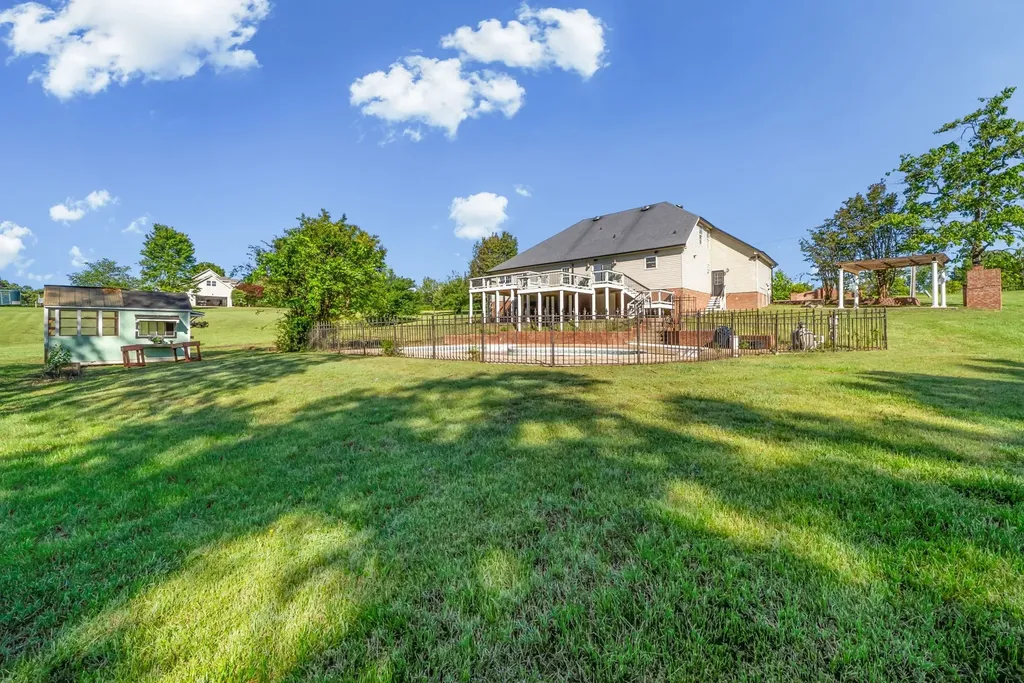 1365 Norman Lane Clarksville TN 37040