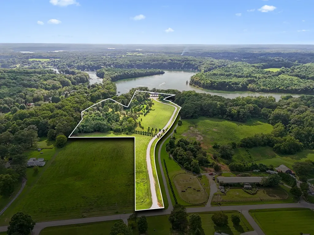 323 Sunset Cove Lane Winchester TN 37398