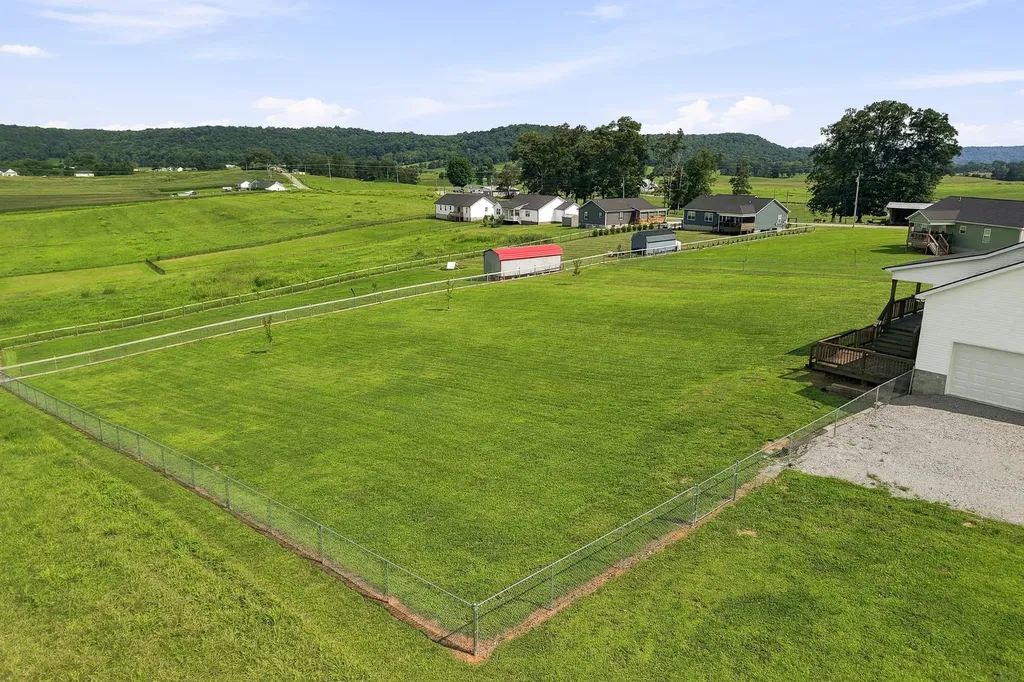 1719 Purvin Lollar Road Sparta TN 38583
