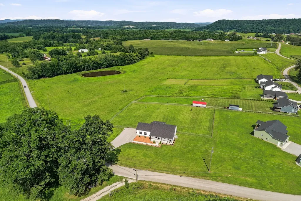 1719 Purvin Lollar Road Sparta TN 38583