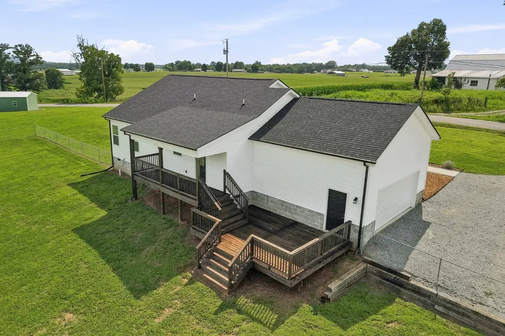 1719 Purvin Lollar Road Sparta TN 38583