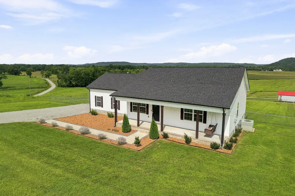 1719 Purvin Lollar Road Sparta TN 38583