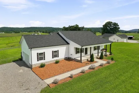 1719 Purvin Lollar Road Sparta TN 38583