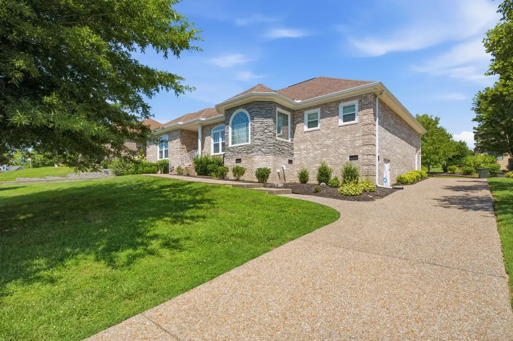 114 Collinwood Drive Gallatin TN 37066