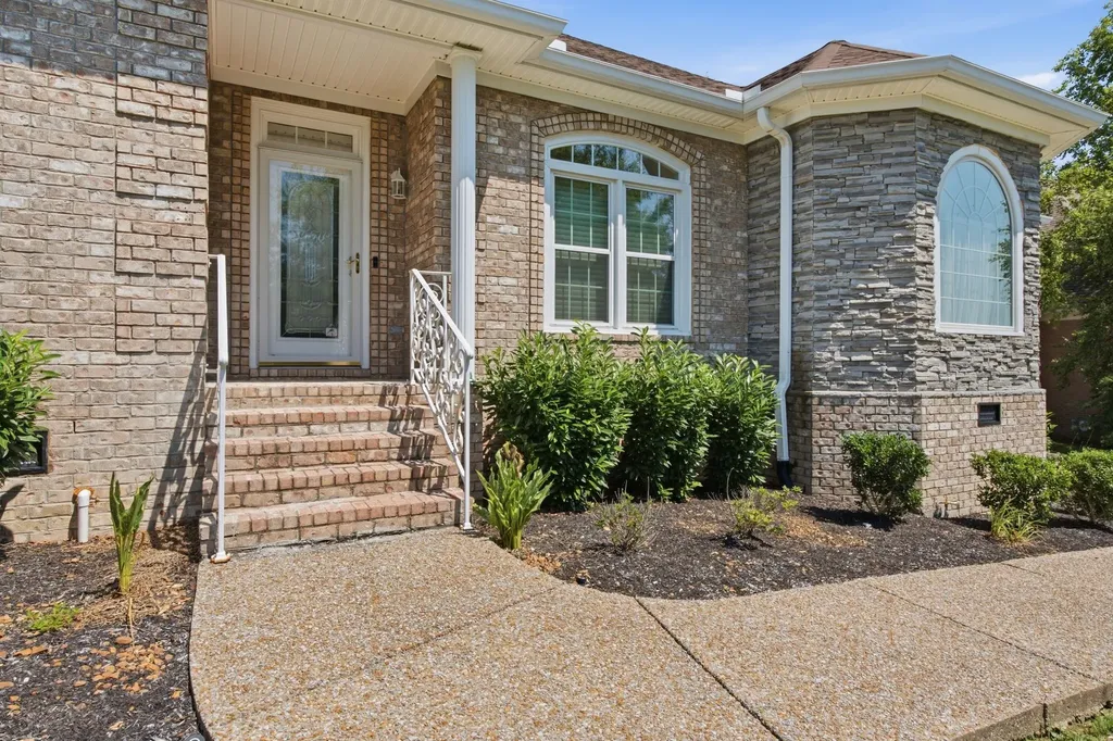 114 Collinwood Drive Gallatin TN 37066