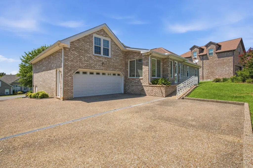 114 Collinwood Drive Gallatin TN 37066
