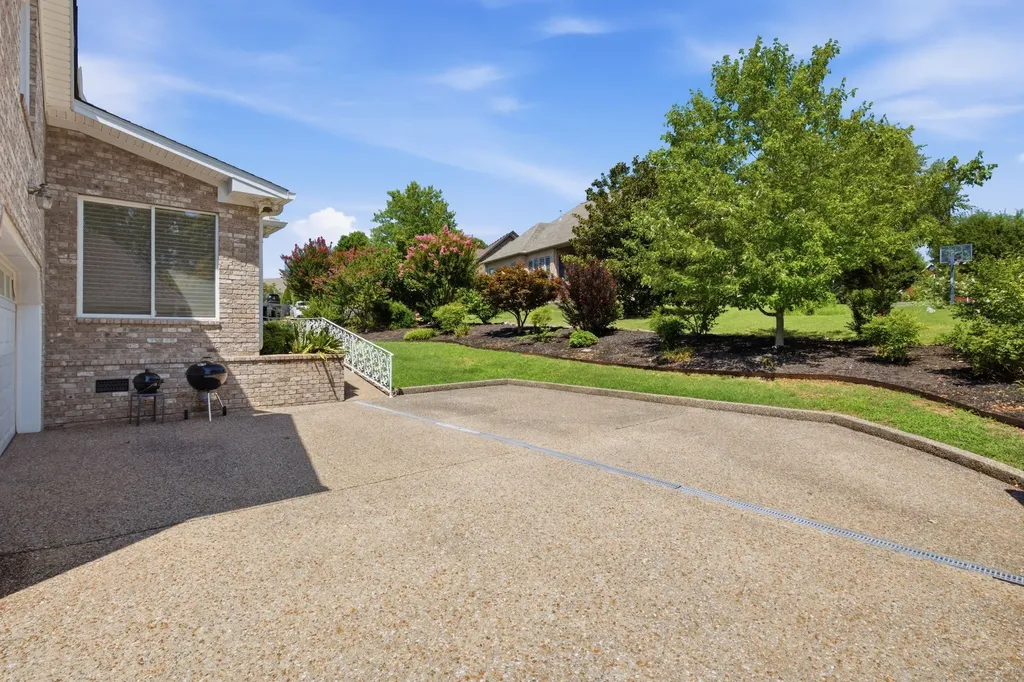 114 Collinwood Drive Gallatin TN 37066